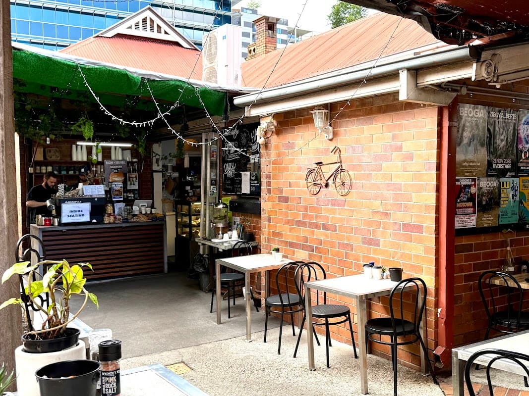 Five Sisters Cafe and Bar