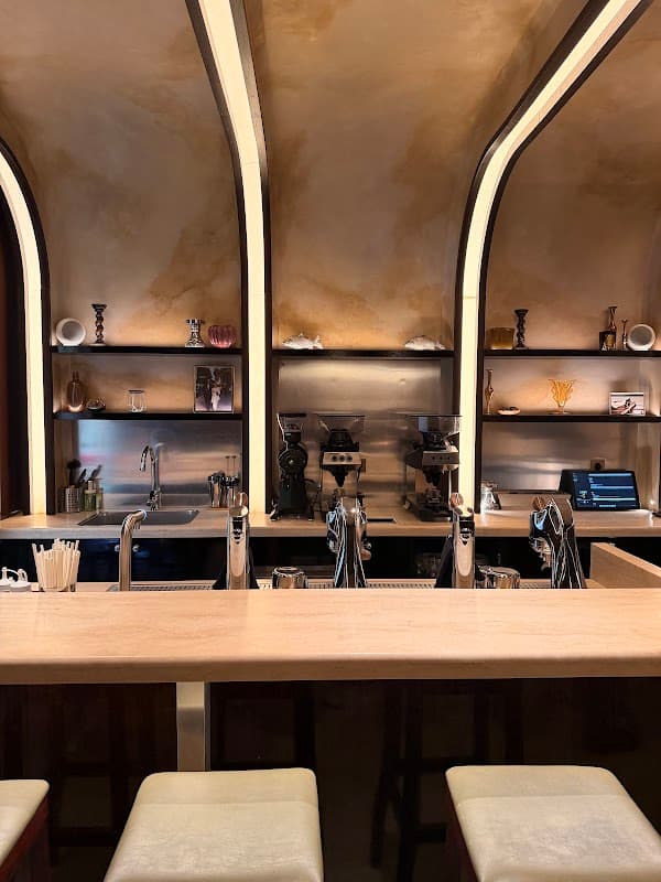 Manie Café - Est. 1938