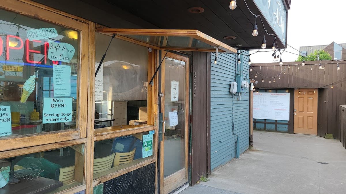 Ampersand Cafe on Alki