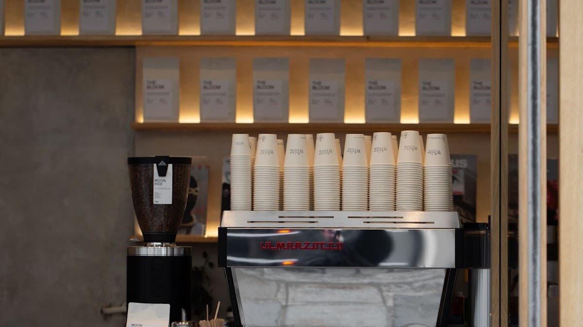 WHITE Coffee - Paris 3