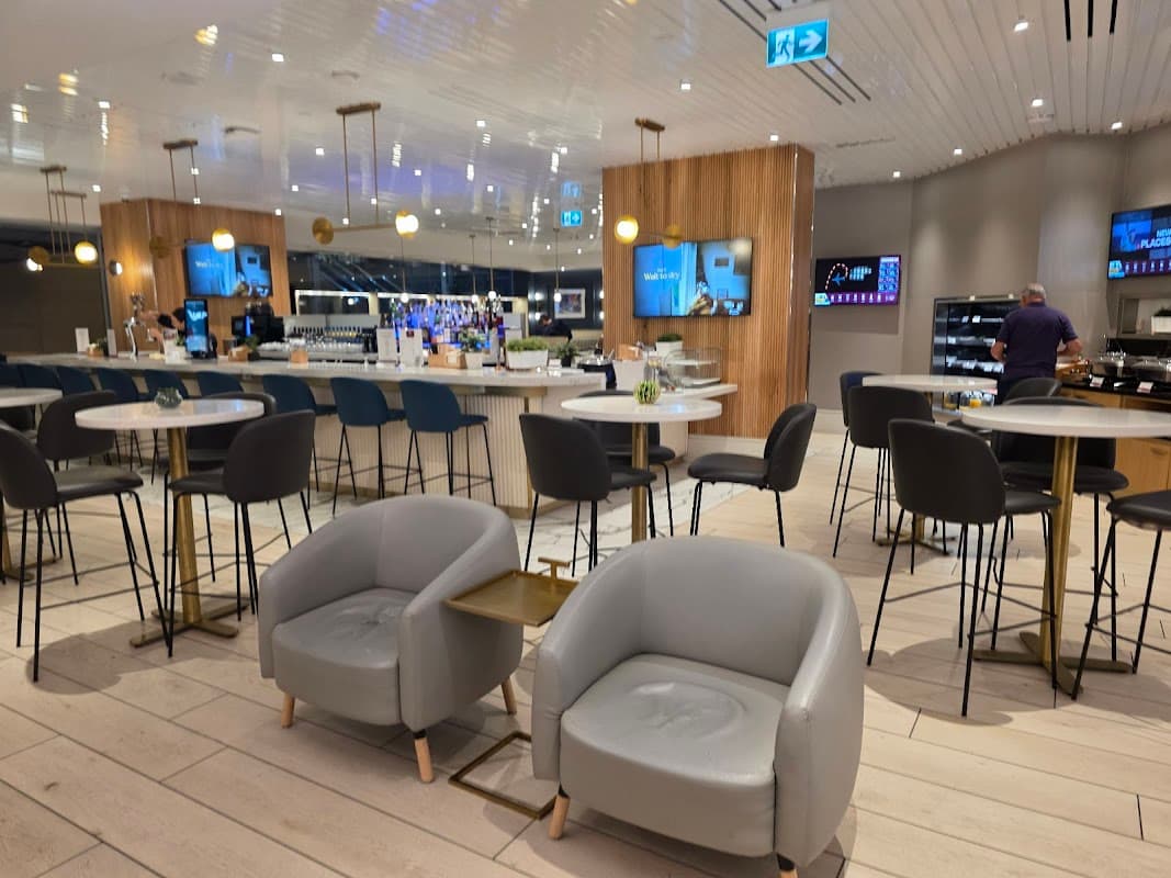 Plaza Premium Lounge (US Departures)