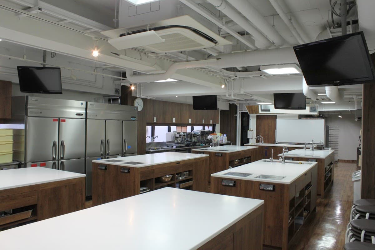 Tokyo Sweets & Cafe Career College