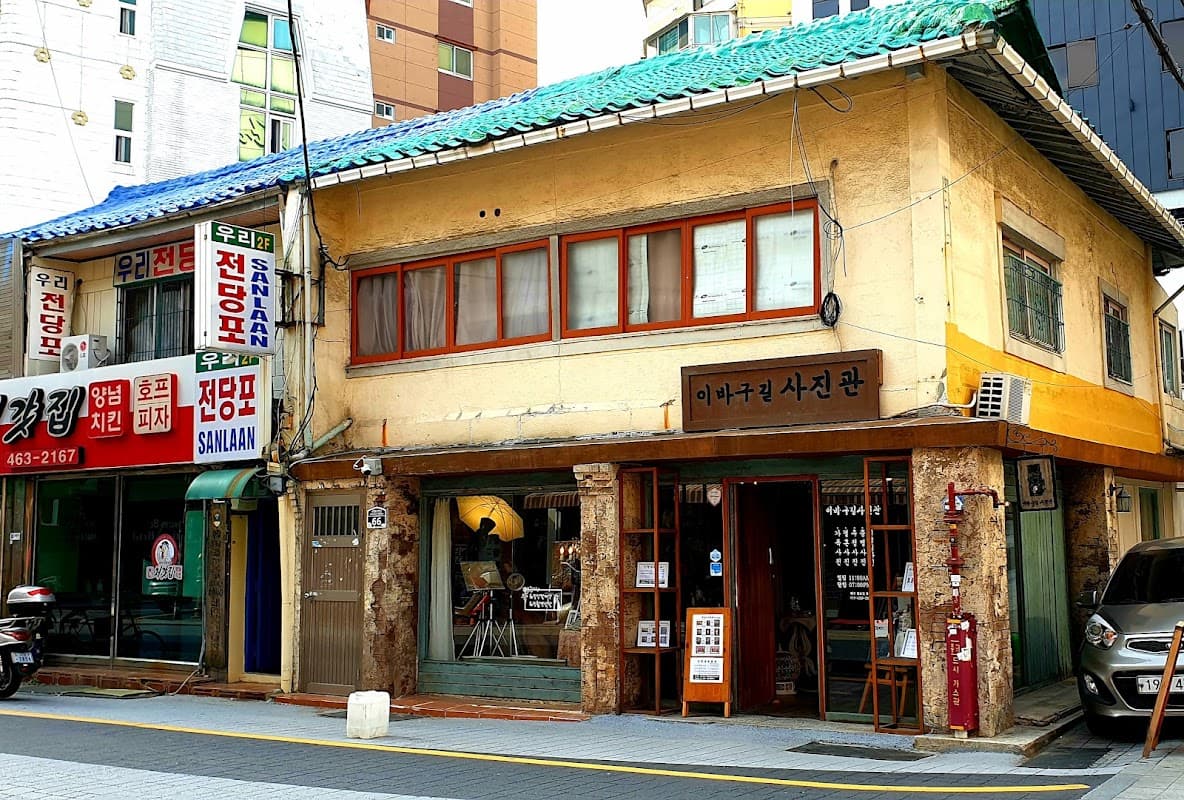 Brown Hands Baekje Cafe