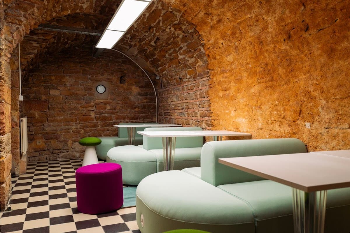 UFO - Restaurant (brunch - café - cocktails - restaurant - studio)