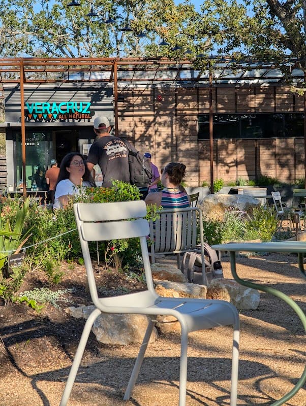 Leona Botanical Cafe & Bar