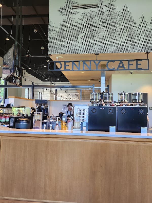 Husky Grind, Denny Café