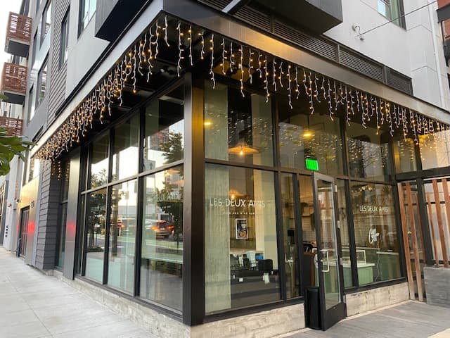 Les Deux Amis Cafe and Wine Bar