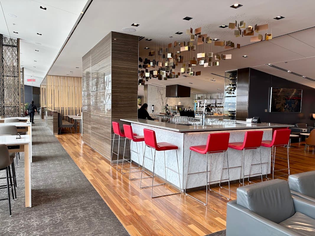 Air Canada Maple Leaf Lounge - YUL International