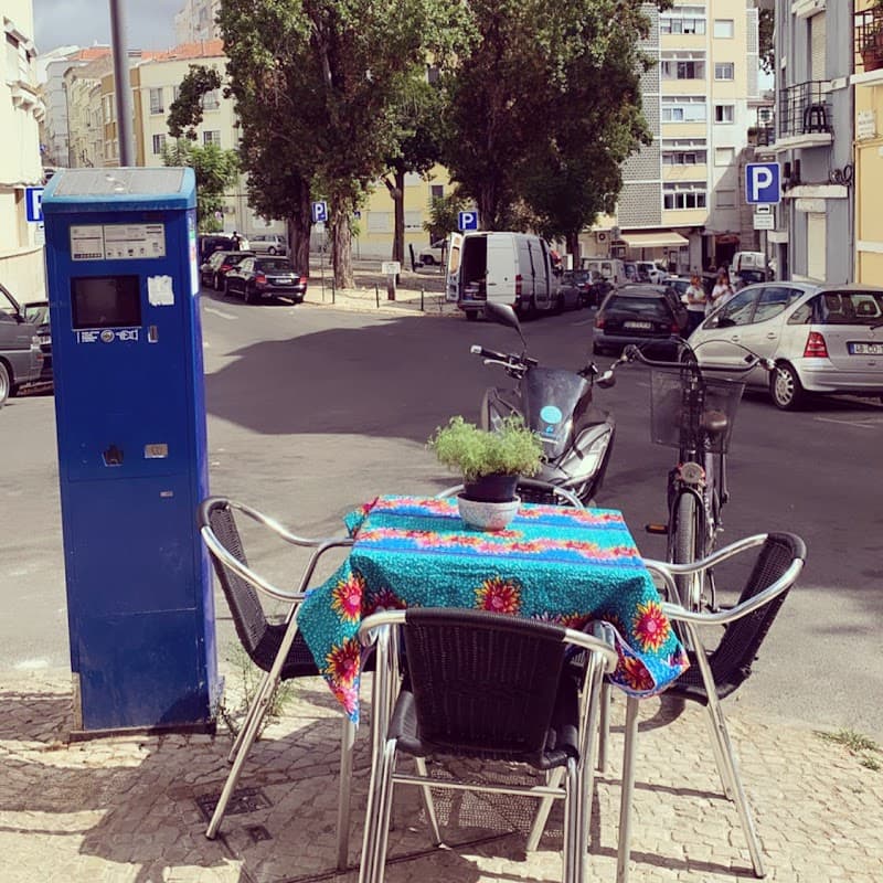 PENTAGON - Specialty coffee / Vegetarian food / Natural wine / Affordable art